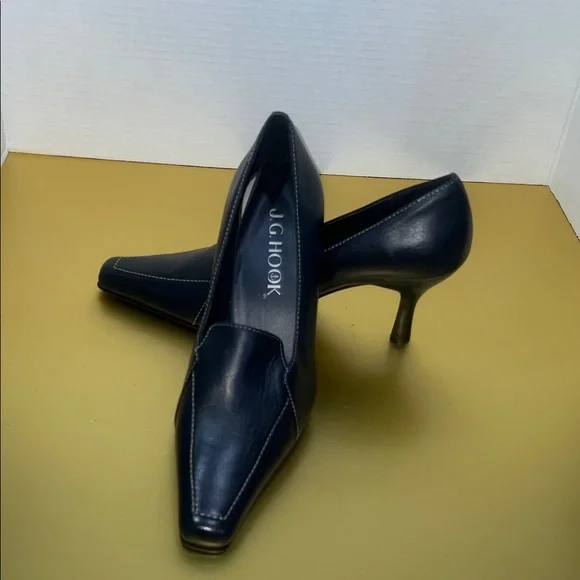 Classic Navy Women's Heels - Picture 5 of 6